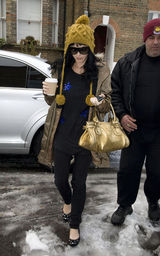 幻灯图集：卡蒂-佩里携男友伦敦街头觅食甜蜜惹眼