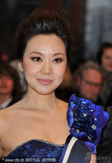 幻灯：《三枪》首映成张艺谋粉丝主场 闫妮风情十足