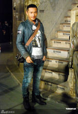 组图：黄晓明范逸臣出席派对 潮范十足尽显型男本色