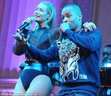 组图：伊基透明网格装赴派对 乳沟隐现气氛high