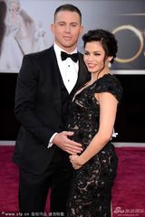 组图：奥斯卡红毯-钱宁-塔图姆热吻怀孕娇妻