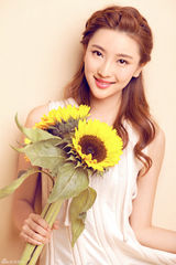 组图：马丹旎写真曝光 双面娇娃风格多变