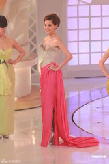 组图：2012港姐竞选现场 10位佳丽礼服亮相