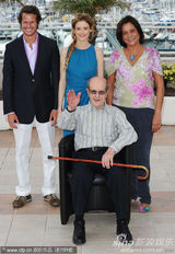 《安吉里卡奇遇》记者会 导演曼努埃尔携妻上阵