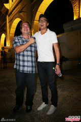 组图：郑元畅初执导演筒 自嘲属神经质型