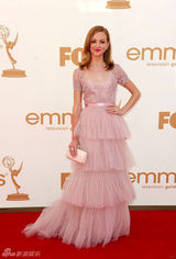 组图：艾美奖红毯 杰玛-梅斯薄纱粉裙透视诱惑
