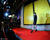 高清组图：维多利亚现身伦敦时装周弧形靴抢眼