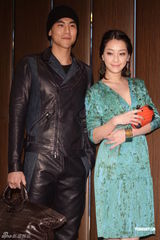 组图：彭于晏谢欣颖代言春装展现迷人色彩与魅力