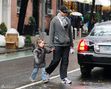 高清图：硬汉休-杰克曼和女儿出行 展慈父情怀 