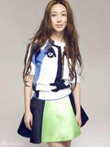 组图：张俪初秋风格写真彰显清新典雅