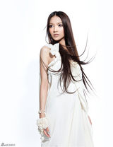 组图：叶熙祺纯美写真一袭纯白女神范儿