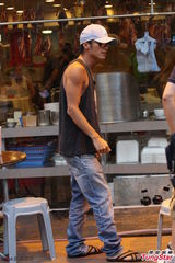 组图：《赌城风云》探班 谢霆锋穿清凉背心