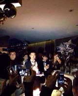 组图：黄晓明庆生旧照 Baby送蛋糕自称“老婆”