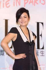 组图：陈妍希低胸V领秀性感 称柴智屏是好姐姐