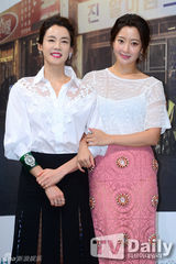 组图：金喜善新剧发布 荧屏牵手2PM玉泽演