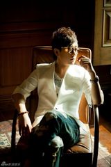 组图：萧飞全新专辑音乐大片唯美深情