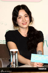 幻灯图：宋慧乔访台宣传新戏 避谈与玄彬假戏成真