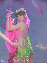 组图：《画壁》全球首映 柳岩歌舞全能大秀才艺