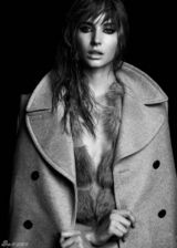 高清组图：超模思蕊-克拉福德写真秀冬季大衣
