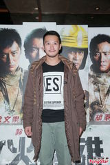 组图：谢霆锋否认豪宅赠前妻 新年与两子聚天伦