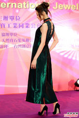 组图：吴亚馨走出李宗瑞事件 末日重生压轴走秀