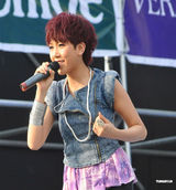 组图：谢霆锋千万代言护肤品 与钟舒漫齐齐北上掘金