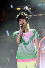 幻灯组图：李宇春南京个唱落幕 谢霆锋现场失控落泪