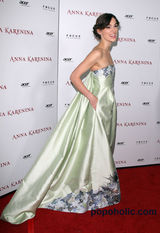 组图：《安娜-卡列尼娜》首映 奈特莉刺绣长裙嘟嘴卖萌