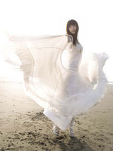 高清组图：阿兰MV画面如梦似幻 唯美歌声气质逼人