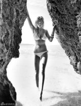 组图：18岁超模凯特-阿普顿泳装写真半裸上阵