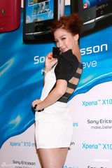 幻灯图：AngelaBaby性感露背 避谈恋情称与工作拍拖 