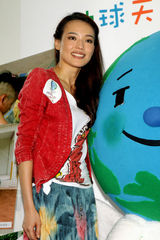 组图：舒淇何润东为公益献身 望有稳定感情