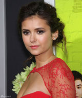 组图：妮娜-杜波夫性感红裙美艳亮相