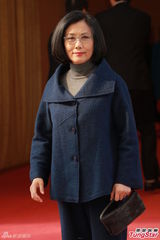 组图：方逸华跪拜邵逸夫 刘德华张学友致祭