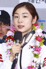 组图：韩花滑女王金妍儿等结束冬奥会归国