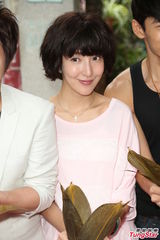 组图：孙耀威不敌美食狂嗑粽子