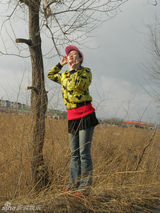 组图：芙蓉姐姐踏青欲寻桃花运 要为个唱瘦至88斤