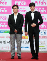 高清组图：秀爱黑礼服美艳电影节 申世京斜肩裙抢镜