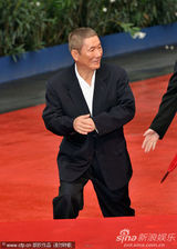 组图：北野武红毯走秀 面瘫无表情更显成熟魅力