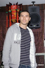 组图：张孝全凤小岳为戏削发 桂纶镁缺席宣传