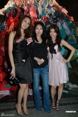 高清组图：蒙嘉慧怒对偷拍者 直言艺人很可怜 