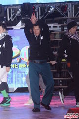 组图：郭富城赴台湾参加跨年演出 近期不结婚