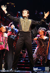 组图：音乐剧《歌剧魅影》在韩上演感动全场