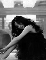 组图：李冰冰登港台杂志 双面魅惑风情万种