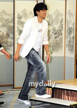 组图：韩星柳时元与粉丝共庆40岁生日