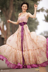 组图：王丽坤春日写真舞动长裙 花漾四溢醉心颜