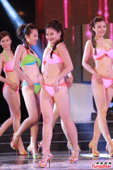 组图：亚姐中华赛区12强 佳丽泳装起舞风骚性感
