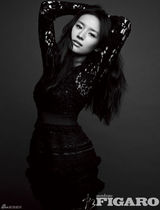 高清图：董洁拍杂志封面 黑白照片显高贵气质