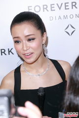 组图：陈豪默认知胎儿性别 Lisa.s黑裙亮相活动