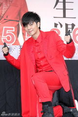 幻灯组图：罗志祥模仿MJ起舞  鼓励萧亚轩要坚强